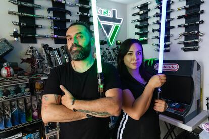 Tanit Saenz y Fernanda Ríos, fundadores de KTSR Sabers.