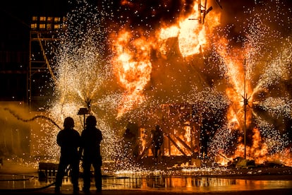 la 'cremà' de la falla de la Plaza del Ayuntamiento