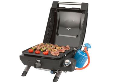 Compacta y autónoma, esta plancha portátil invita a un picnic 'gourmet' en cualquier lugar. Pesa ocho kilos, tiene termómetro para regular la temperatura y encendido eléctrónico. Precio: 149 euros. www.campingaz.com/Iberia