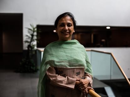 Vedika Bhandarkar, directora general de Operaciones de Water.org, en la Facultad de Economía de la Universidad de A Coruña.