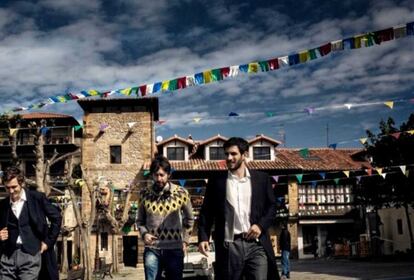 Una película de orígen español rodada en la localidad cántabra de Comillas, un lugar para visitar en cualquier época del año, pero especialmente en verano. Esta comedia narra las desventuras de un grupo de primos en plenas fiestas locales. El humor está siempre pretende y ofrece buenos ratos delante de la pantalla. 