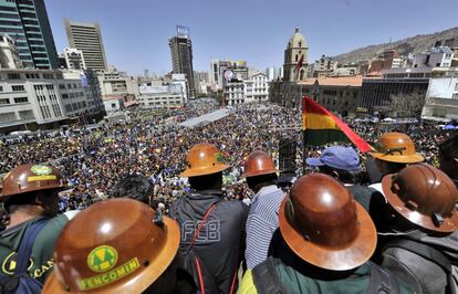 El enfrentamiento ha paralizado desde hace varios días la producción del centro minero de Colquiri, rico en estaño y zinc, que está ocupado por los sindicatos estatales para impedir el ingreso del grupo rival.