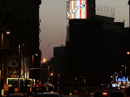 El mítico anuncio de la marca de bebidas es una de las imégenes más emblemáticas de la Gran Vía madrileña.