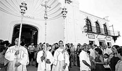 Procesión durante la festividad del Rocío Chico.
