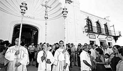 Procesión durante la festividad del Rocío Chico.