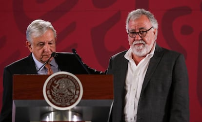 AMLO y el subsecretario Alejandro Encinas