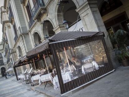 Imagen de la terraza del restaurante Dodo de la plaza Reial.