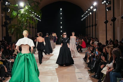 El carrusel final del desfile de Balenciaga primavera-verano 2026.