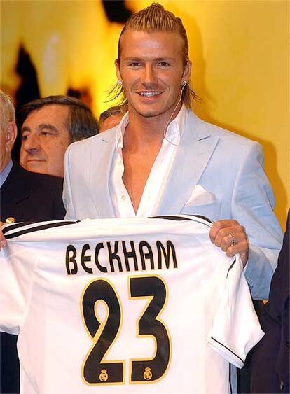 En su última comparecencia en la sala de prensa del Real Madrid, Beckham aprovechó la cita para agradecer al Real Madrid sus cuatro años de estancia en el club blanco. Además, el inglés sorprendió al afirmar que "me entristece irme del Real Madrid, pero no renovaron mi contrato y debía tomar una decisión".