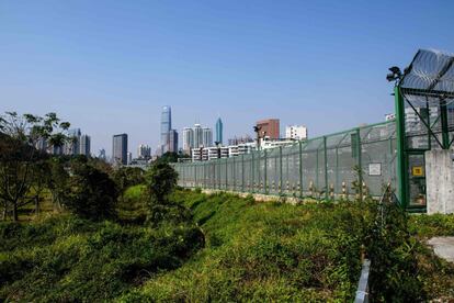This photo taken on February 13, 2017 shows shows the border fence (C) with Shenzhen, China (background).
Built to keep out migrants, traffickers, or an enemy group, border walls have emerged as a one-size-fits-all response to the vulnerability felt by many societies in today's globalized world, says an expert on the phenomenon.
Practically non-existent at the end of World War II, by the time the Berlin Wall fell in 1989 the number of border walls across the globe had risen to 11.
That number has since jumped to 70, prompted by an increased sense of insecurity following the September 11, 2001 attacks in the United States and the 2011 Arab Spring, according to Elisabeth Vallet, director of the Observatory of Geopolitics at the University of Quebec in Montreal (UQAM).

This image is part of a photo package of 47 recent images to go with AFP story on walls, barriers and security fences around the world. More pictures available on afpforum.com / AFP PHOTO / Anthony WALLACE