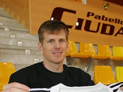 Jay Larrañaga, durante su presentación con el Madrid.