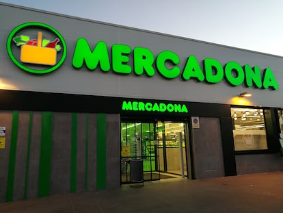 Entrada a un supermercado de Mercadona.