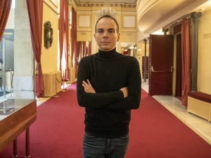 Alberto Conejero, dramaturgo y director teatral, en el teatro María Guerrero de Madrid en una imagen de archivo.