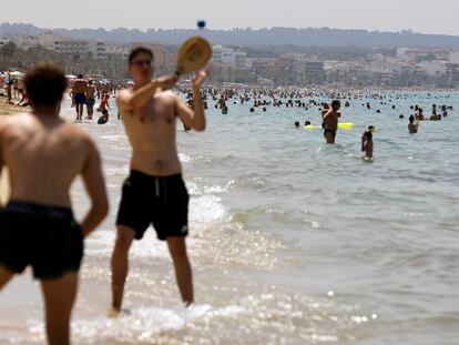 Imagen de archivo de la playa del Arenal, Palma de Mallorca.