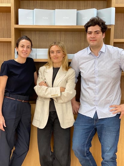 De izquierda a derecha en la foto, los tres socios de My Alma: Mercedes Escoda, Inés Puig e Iván Guillén.