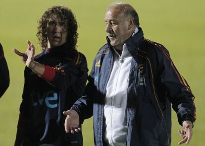 Puyol junto a Vicente Del Bosque en Potchefstroom durante el Mundial de Sudáfrica