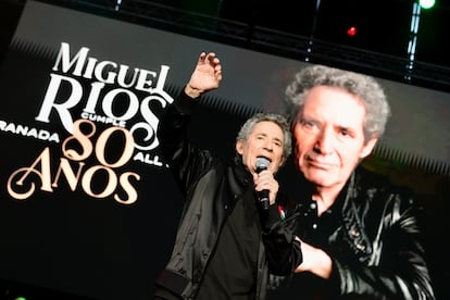 Un momento del concierto de Miguel Ríos, en Granada, por la celebración de su 80 cumpleaños.