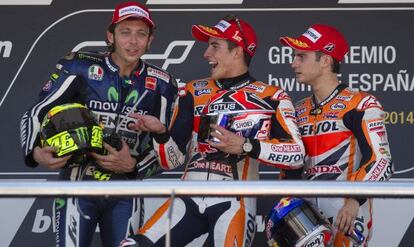 Marc Márquez en el podio junto a Valentino Rossi y Dani Pedrosa