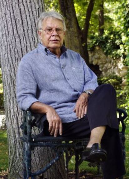 El expresidente del Gobierno Felipe Gonz&aacute;lez, en una casa en El Escorial (Madrid). 