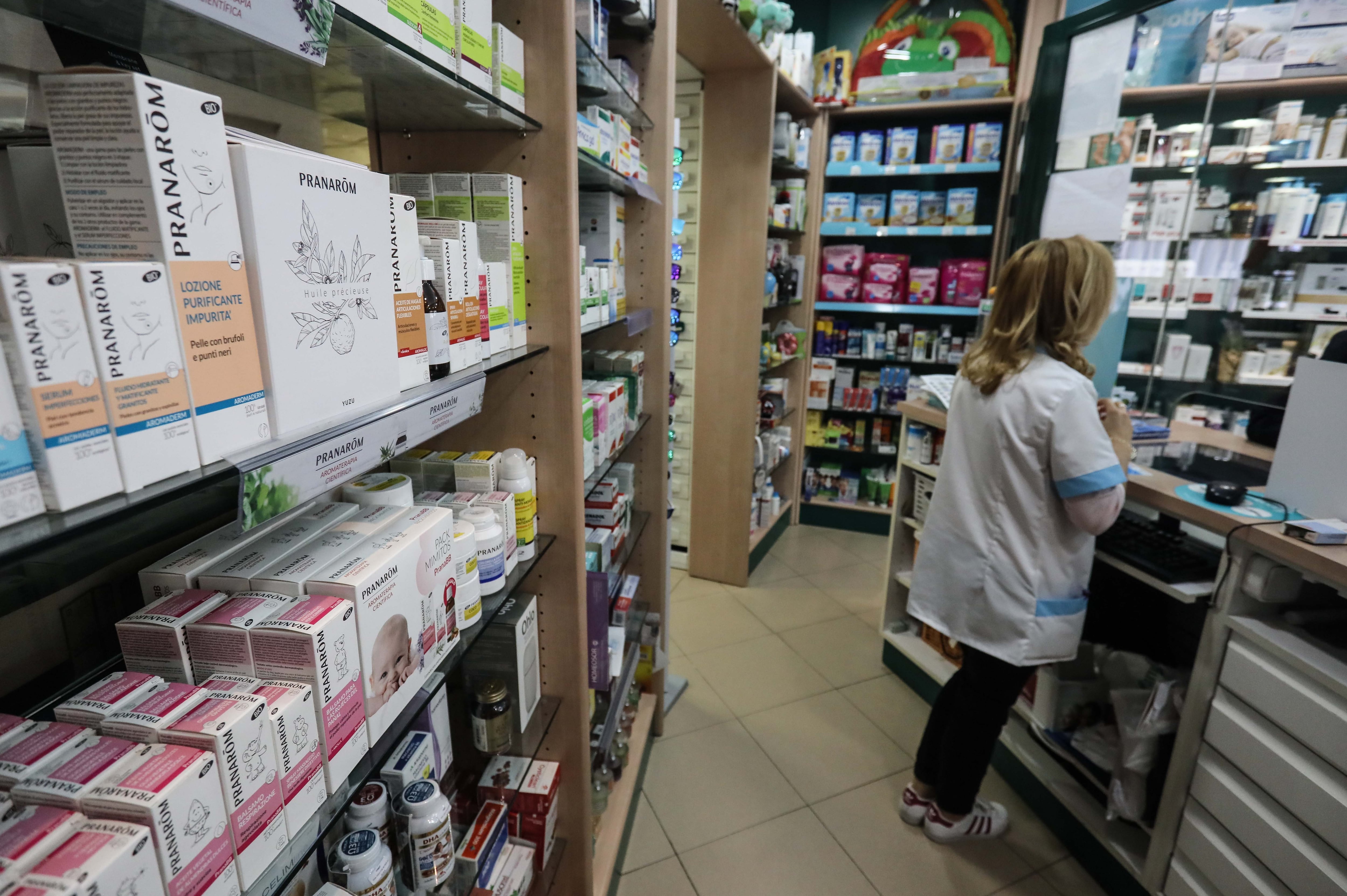 El interior de una farmacia del barrio de La Elipa (Madrid).