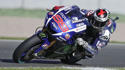 El piloto del equipo Yamaha Jorge Lorenzo durante la primera sesión de los entrenamientos libres del Gran Premio de la Comunidad Valenciana de motociclismo, última carrera de la temporada de MotoGP