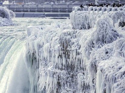 Paisaje congelado en las cataratas del Niágara (Ontario) tras las bajas temperaturas y fuertes nevadas.