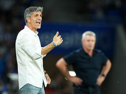 Imanol Alguacil da instrucciones durante el último partido de la Real Sociedad.