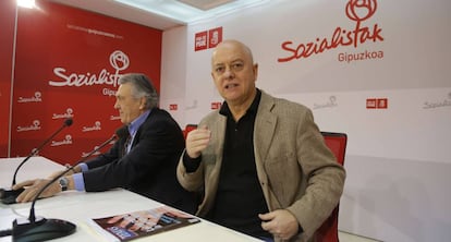 Odón Elorza y Manu Escudero, defensores de Sánchez, en San Sebastián.