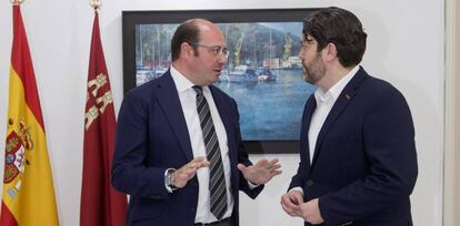 El presidente de Murcia, Pedro Antonio S&aacute;nchez (izquierda) junto al lider regional de Ciudadanos, Miguel S&aacute;nchez.