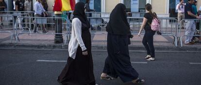 Muslim women are also being recruited by radical islamists to go to Syria and Iraq.