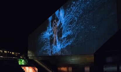 Imagen del audiovisual de Enrique Ramírez en la Bienal Screen City.