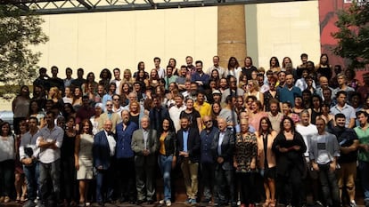 Foto de familia de la 32 temporada teatral de Grup Focus, el jueves en Barcelona.