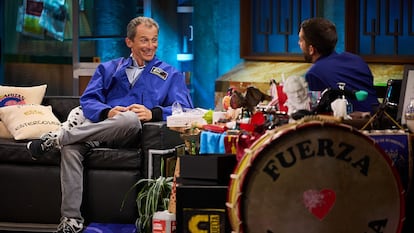 Pedro Duque, con David Broncano en 'La revuelta'.