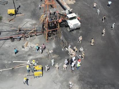 Vista aérea de la entrada al pozo y la operación de rescate, el 7 de agosto.