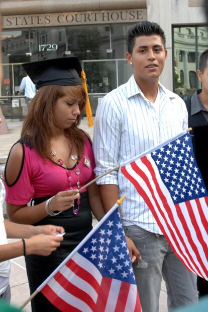 Jóvenes hispanos, ante un tribunal de Alabama.