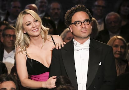 Los actores de ‘The Big Bang Theory’, Kaley Cuoco y Johnny Galecki.