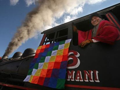 El presidente boliviano fotografiado durante un momento de su viaje en ferrocarril
