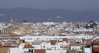 El casco histórico de Córdoba con la Mezquita a la izquierda.