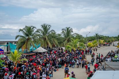 Hundreds of Haitian migrants trying to reach the US via Colombia.