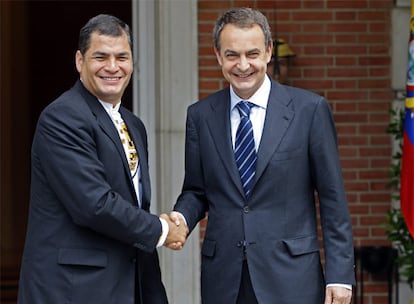 Rafael Correa (izquierda) y Rodrguez Zapatero, en La Moncloa el pasado 12 de mayo.