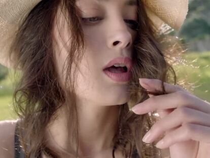 Melena al viento (y otros momentos auténticos según los españoles)