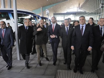 Visita guiada por la estación de autobuses de Vitoria con los representantes institucionales.