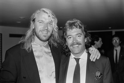 El director Renny Harlin y el productor Mario Kassar en Cannes en 1990.