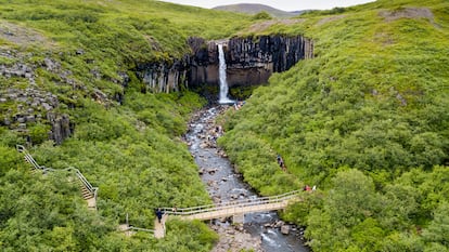 La cascada de Skaftafell, en el parque nacional de Vatnajökull en Islandia.