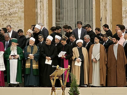 Los representantes de las grandes religiones acudieron ayer a los funerales de Juan Pablo II.