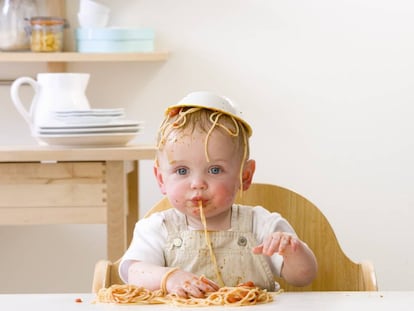 Mi bebé de nueve meses come paella. Y macarrones