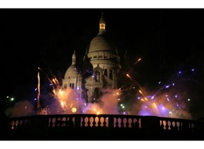 Espectáculo luminotécnico en la Basílica del Sacré Coeur durante el Festival de la Vendimia