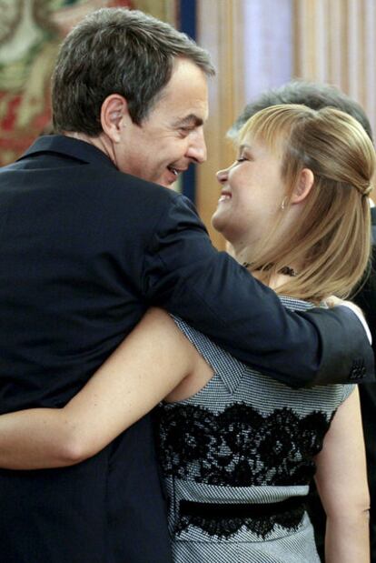 Zapatero y Pajín, tras prometer sus cargos los nuevos ministros en La Zarzuela.