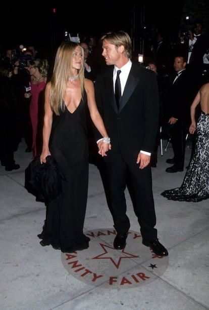 A principios del año 2000, Brad Pitt y Jennifer Aniston se dejaron ver en la fiesta posterior a los Oscar celebrada por la revista 'Vanity Fair'. Entonces ya llevaban dos años saliendo, como ella misma explicó a esa publicación tiempo después: "Es un hombre fantástico, no me arrepiento de nada. Pasamos siete intensos años juntos y aprendimos mucho uno del otro".