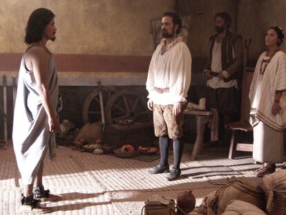 De izquierda a derecha: Moctezuma, Hernán Cortés y Malinche en una escena del documental.